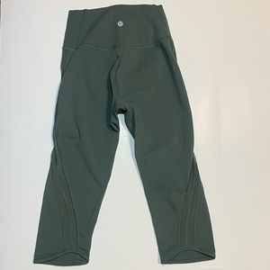 Lululemon Army Green Crop Leggings size 4 ‼️NEW‼️
